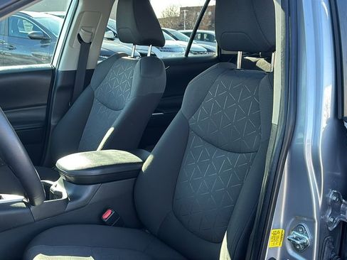 Used 2022 Toyota RAV4 XLE w/ Convenience Package AWD/4WD image 10