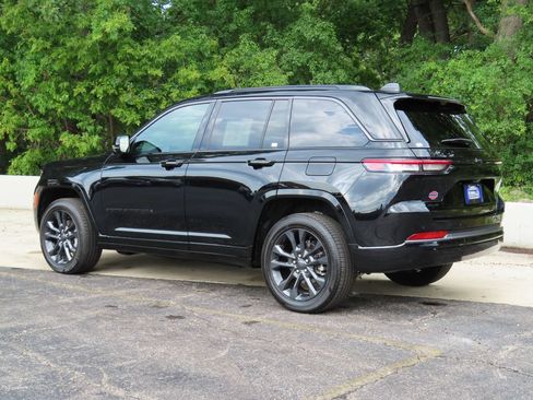 Certified 2026 Jeep Grand Cherokee Limited AWD/4WD image 24