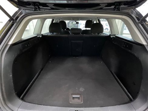 Used 2019 Volkswagen Golf S image 18