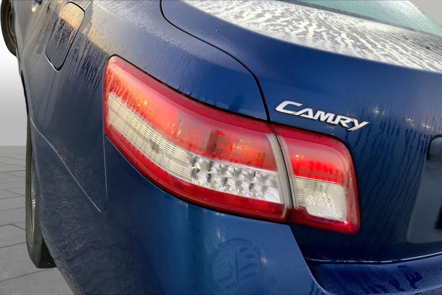 Used 2010 Toyota Camry LE FWD image 21