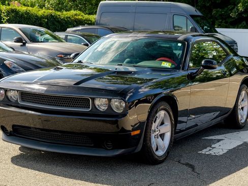 Used 2013 Dodge Challenger SXT RWD image 3