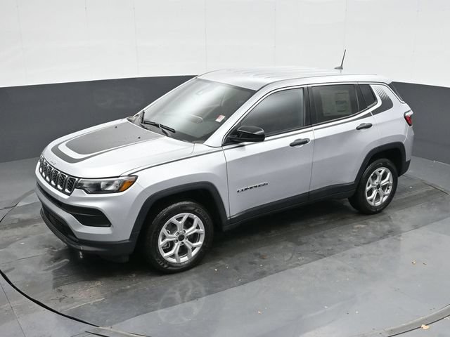Used 2025 Jeep Compass Sport w/ Mopar Graphics Package AWD/4WD image 34