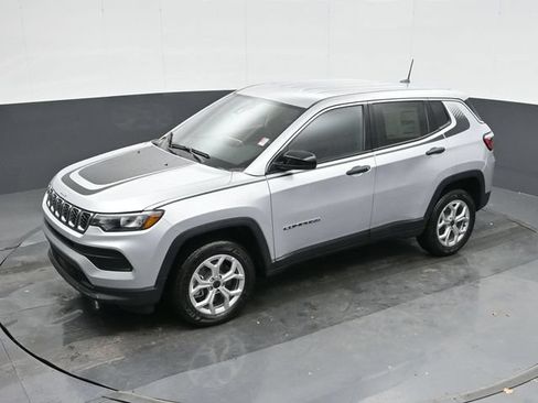 Used 2025 Jeep Compass Sport w/ Mopar Graphics Package AWD/4WD image 34