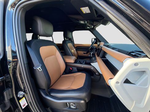 Used 2023 Land Rover Defender 130 X-Dynamic SE image 15