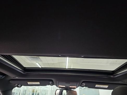 Used 2023 Dodge Challenger R/T w/ Performance Handling Group image 32