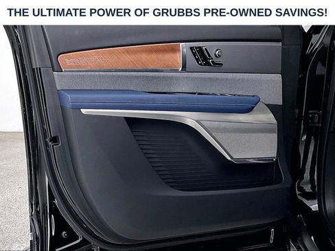 Used 2026 Cadillac Vistiq Premium Luxury w/ LPO, Floor Liner Package AWD/4WD image 24