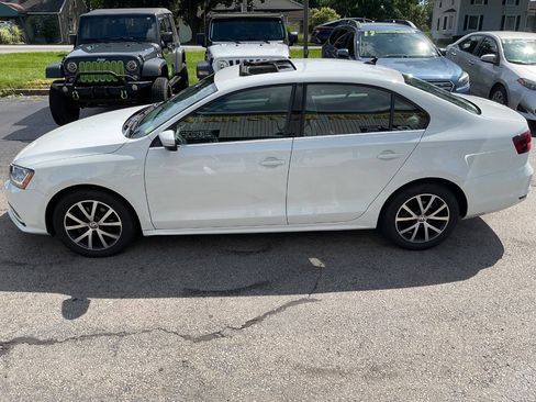 Used 2017 Volkswagen Jetta SE FWD image 9