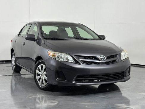 Used 2011 Toyota Corolla LE FWD image 2