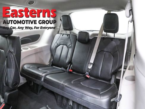 Used 2023 Chrysler Pacifica Touring-L FWD image 28