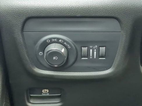 Certified 2022 Jeep Grand Cherokee Summit w/ Adv Protech Group IV RWD image 30