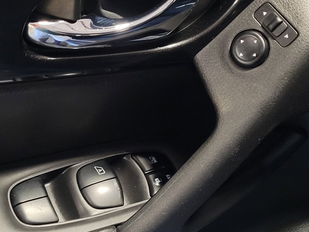 Used 2018 Nissan Rogue S FWD image 27