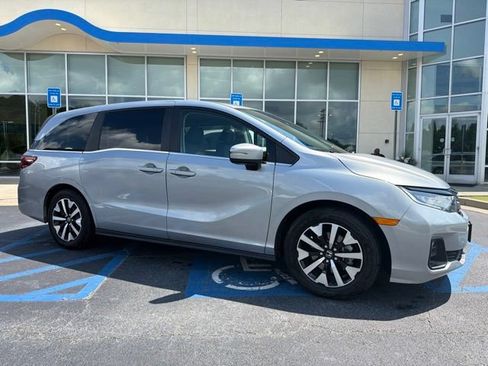 Certified 2025 Honda Odyssey EX-L image 4