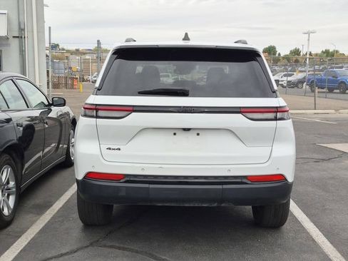 Certified 2024 Jeep Grand Cherokee Altitude image 8