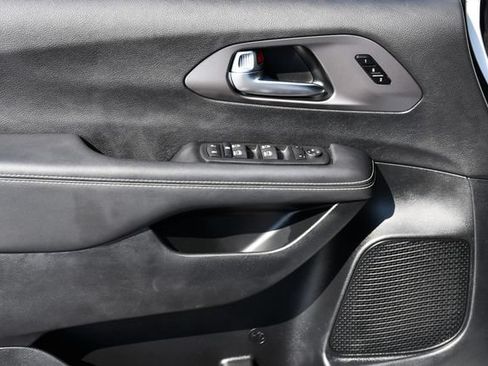 Used 2025 Chrysler Pacifica Select FWD image 27