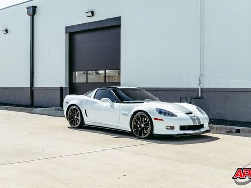 Used 2013 Chevrolet Corvette Z06 w/ 3LZ Preferred Equipment Group RWD image 18