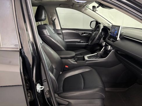 Used 2022 Toyota RAV4 XLE Premium AWD/4WD image 43