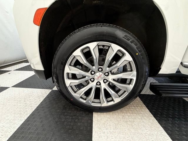 Used 2021 GMC Yukon Denali w/ Denali Ultimate Package AWD/4WD image 12