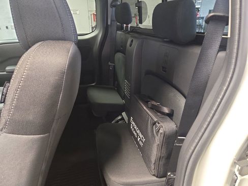 New 2025 Nissan Frontier SV w/ SV Convenience Package RWD image 13