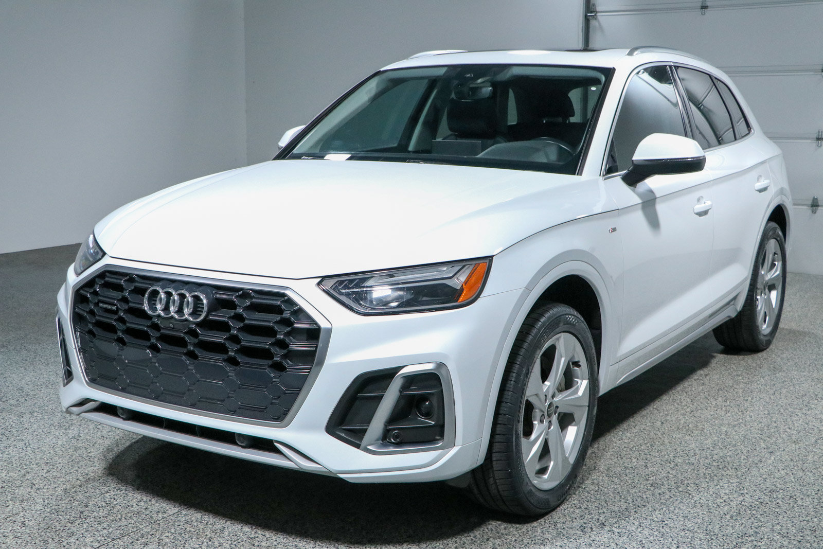 Used 2023 Audi Q5 2.0T Premium Plus w/ Premium Plus Package AWD/4WD image 32