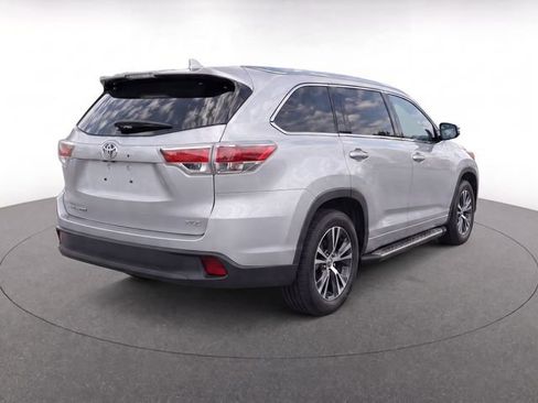 Used 2023 Acura RDX w/ Technology Package FWD image 4