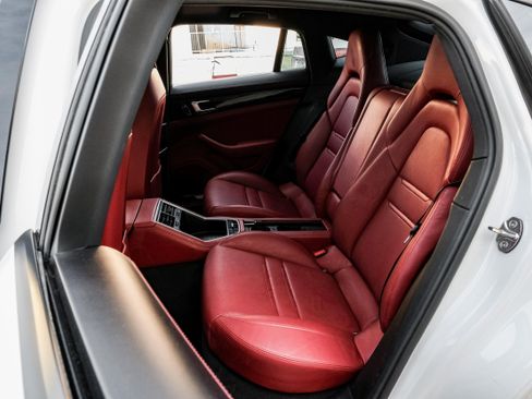 Used 2018 Porsche Panamera image 42