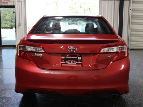 Used 2012 Toyota Camry SE FWD image 4