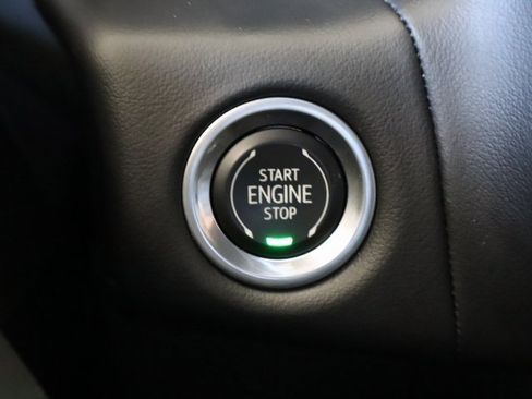 Used 2023 GMC Yukon XL SLT image 40