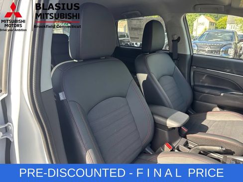 Used 2025 Mitsubishi Outlander Sport SE AWD/4WD image 33