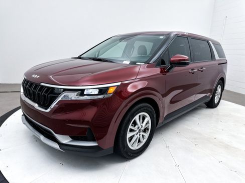 Certified 2024 Kia Carnival LX image 11