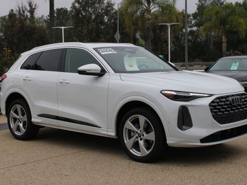 Certified 2025 Audi Q5 Premium Plus w/ Premium Plus AWD/4WD image 8