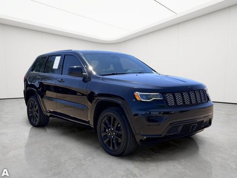 Certified 2022 Jeep Grand Cherokee Laredo X AWD/4WD image 8