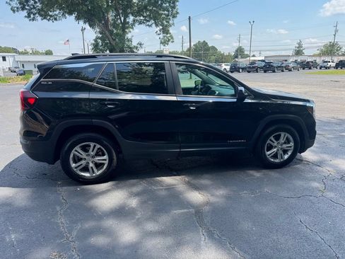 Certified 2022 GMC Terrain SLE w/ Driver Convenience Package FWD image 8