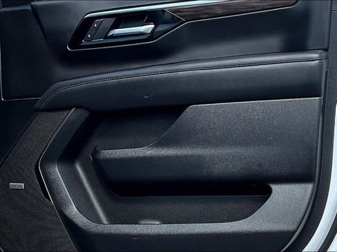 Used 2025 Chevrolet Suburban LT w/ Comfort Package image 28