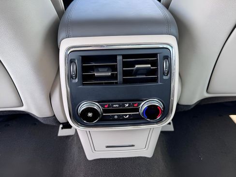 Used 2019 Lincoln Continental Reserve FWD image 36