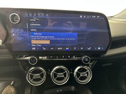 Used 2024 Chevrolet Blazer EV LT image 19