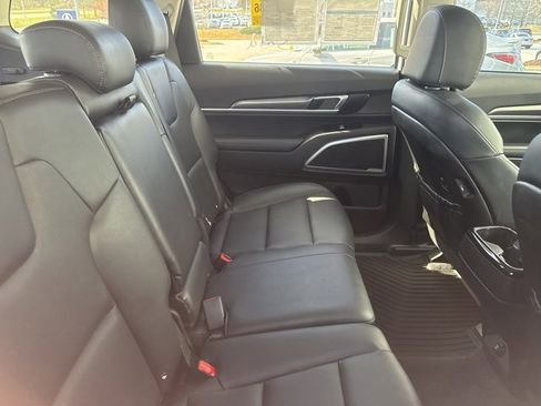 Used 2022 Kia Telluride LX image 5