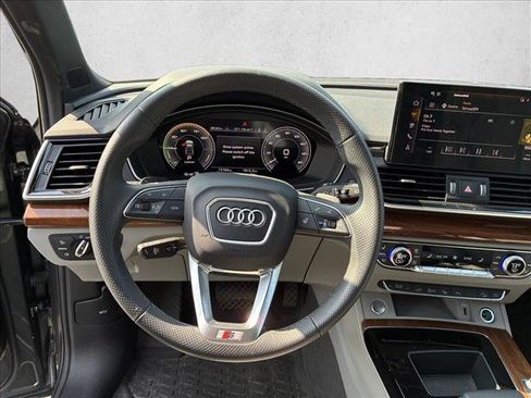 Used 2024 Audi Q5 e Prestige w/ Prestige Package AWD/4WD image 9