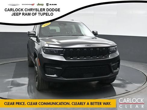 Used 2023 Jeep Grand Cherokee Altitude AWD/4WD image 7