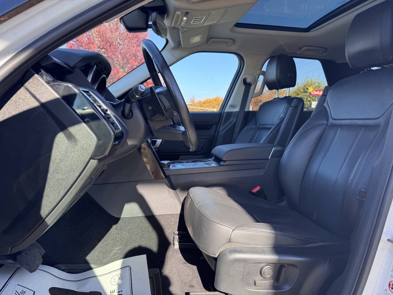 Used 2019 Land Rover Discovery SE AWD/4WD image 8