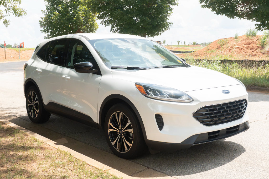 Used 2022 Ford Escape SE w/ SE Sport Appearance Package FWD image 3