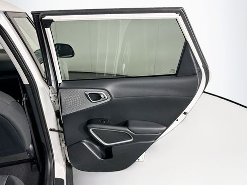 Used 2025 Kia Soul LX w/ LX Technology Package FWD image 28