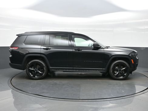 Used 2024 Jeep Grand Cherokee L Limited w/ Black Appearance Package AWD/4WD image 10