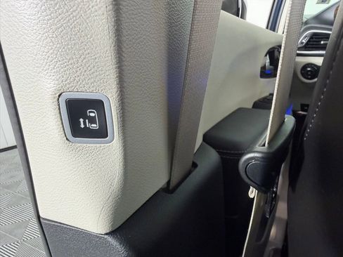 Used 2024 Chrysler Pacifica Limited image 28