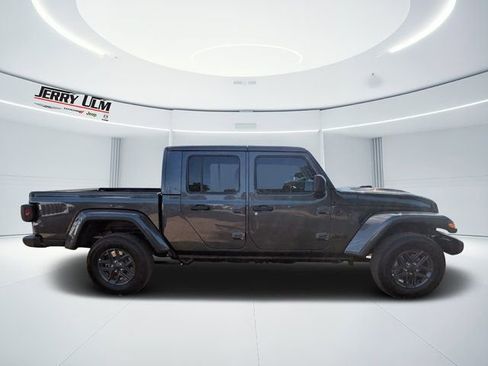 New 2026 Jeep Gladiator Sport AWD/4WD image 2