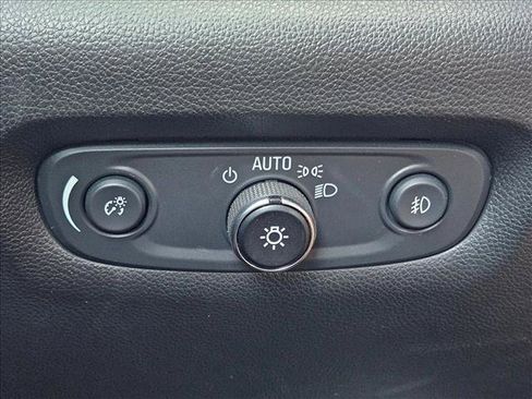 Used 2020 Chevrolet Traverse LT FWD image 12