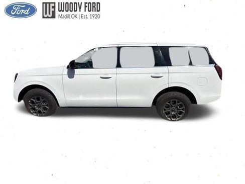 Used 2025 Ford Expedition Active RWD image 2