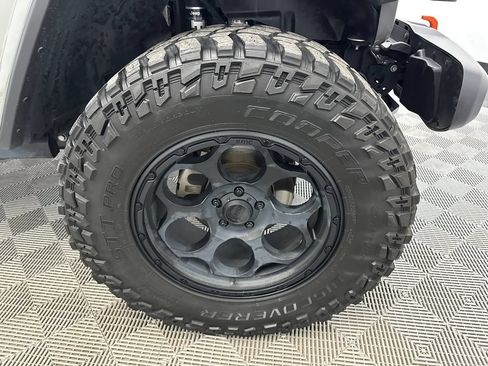 Used 2021 Jeep Gladiator Mojave AWD/4WD image 12