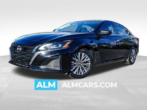 Used 2024 Nissan Altima 2.5 SV FWD image 1