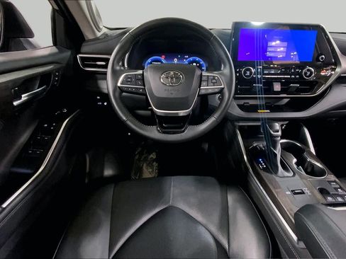 Used 2025 Toyota Highlander Limited AWD/4WD image 6