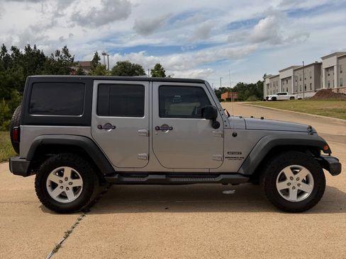 Used 2016 Jeep Wrangler Unlimited Sport w/ Quick Order Package 24S AWD/4WD image 9